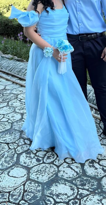 Официална рокля. Бебешко синьо