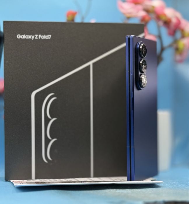 ГАРАНЦИОНЕН! Samsung Galaxy Z Fold7, 12GB RAM, 256GB, Blue + адаптер