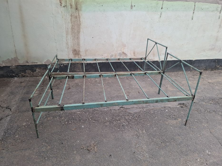 Кровать металлическая