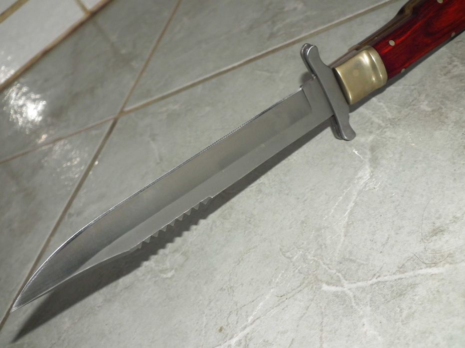 Briceag deosebit interesant de mari dimensiuni ín stare foarte buná