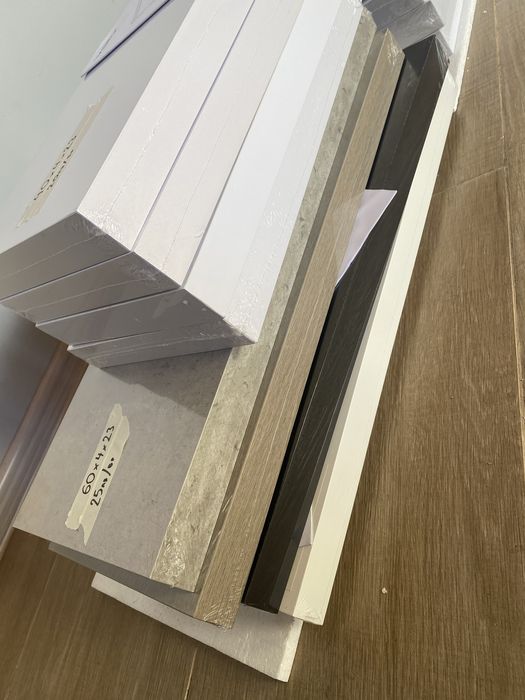 Стенни рафтове в различни цветове и размери от 40 до 70см