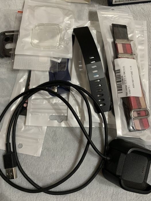 Смарт часовник Fitbit Versa Black