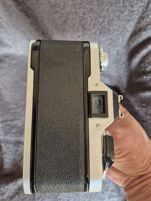 SLR Canon AV-1 cu obiectiv fd 50mm f1,8