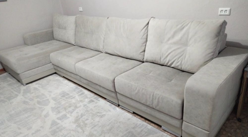 диван в отличном состоянии 4 метра