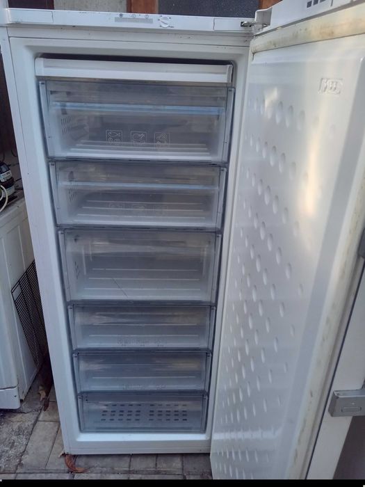 Продаввам Фризер Беко