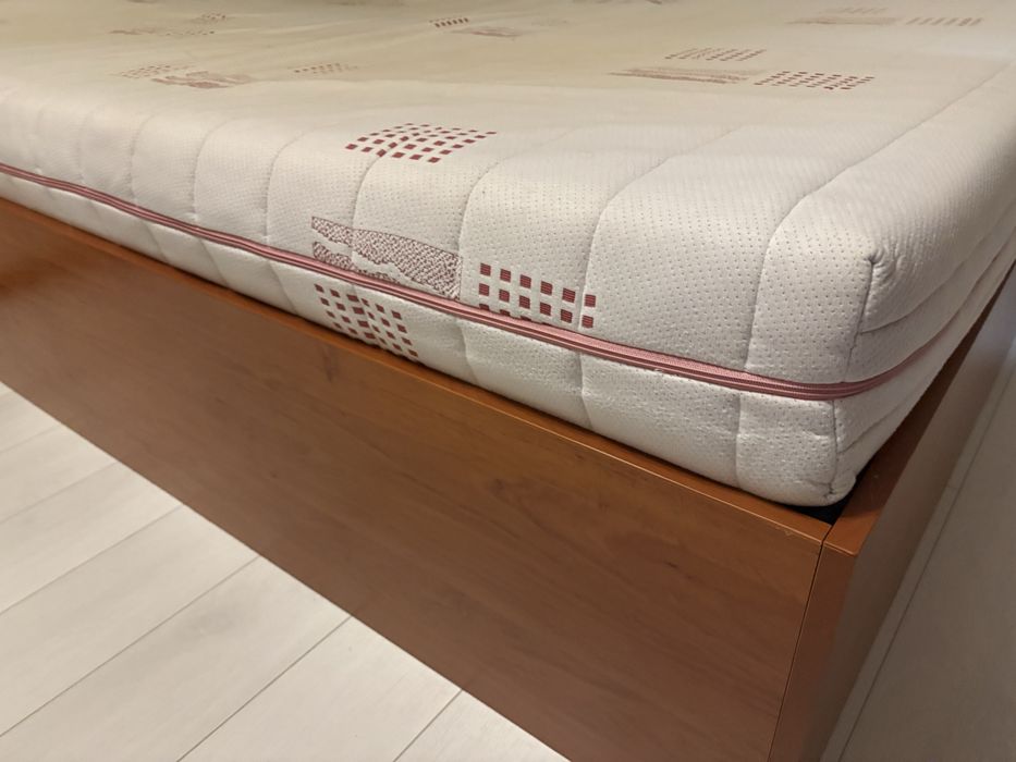 ПОДАРЯВАМ латексов матрак  144 / 200 см.