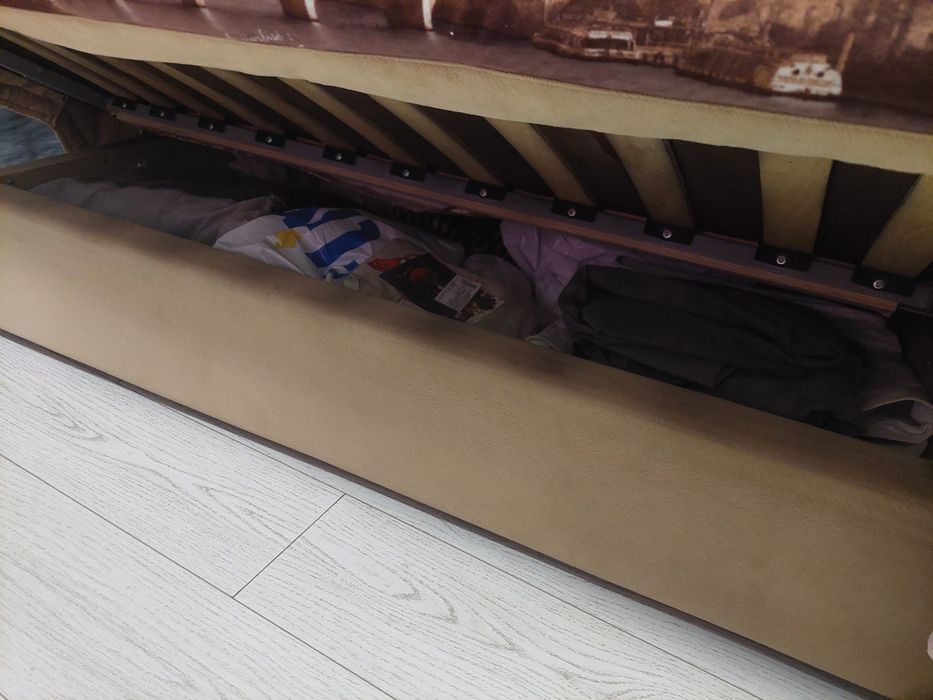 Диван - кровать  150 × 200 см