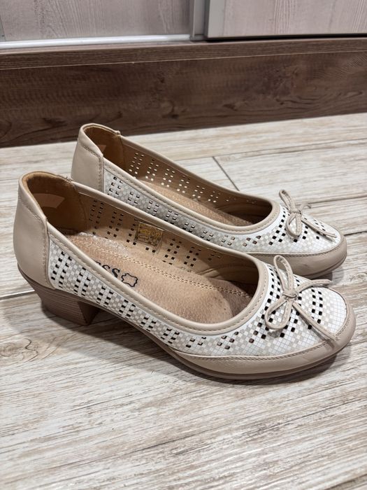 Стилни дамски обувки – платформи + елегантни обувки на ток.