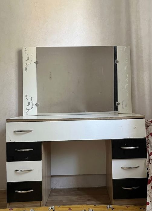 Шкаф и кровать  срочно продам