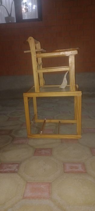 Детский стол. Балаларға арналған орындық.