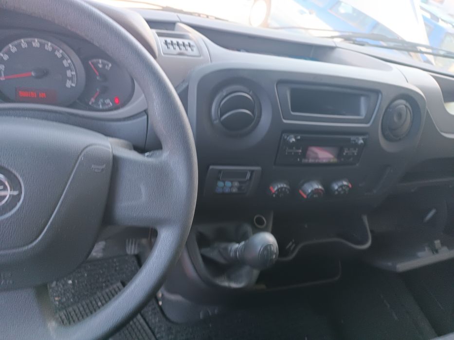 Продавам Опел Мовано на части