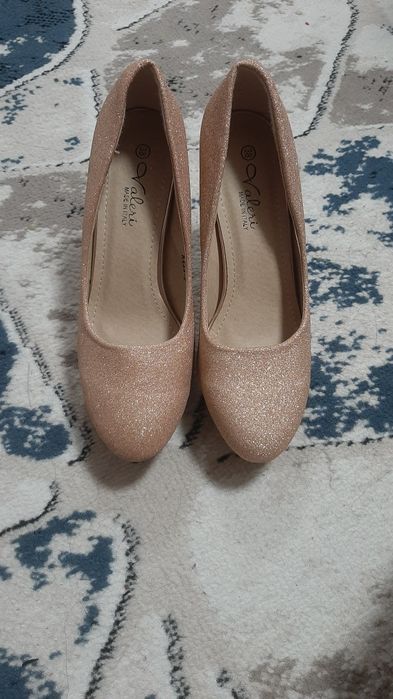 To'y marosimlar uchun ayollar tuflisi