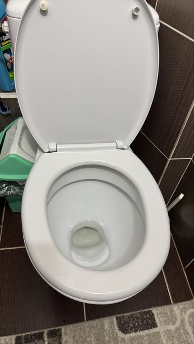 Продам унитаз Cersanit, хорошее состояние