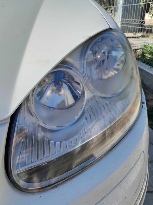 Recondiționez faruri auto cu polimer și scaune auto cu aspirator cu ab