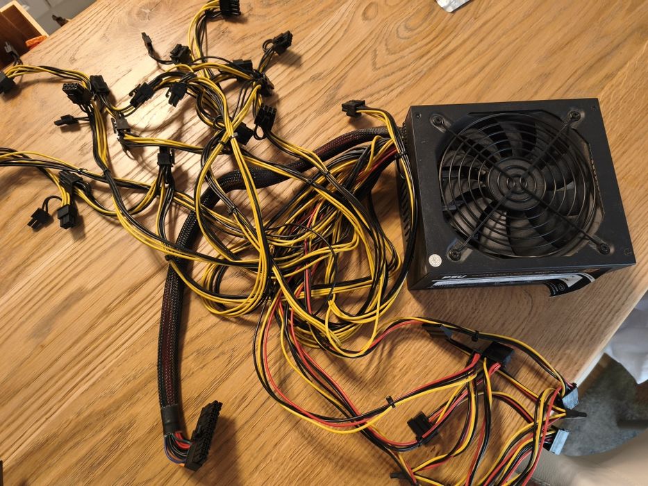 Захранване  PC – 2000W – 80+ Gold – 8× PCI-E (6+2 pin)