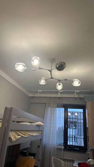 Люстра яркая большая