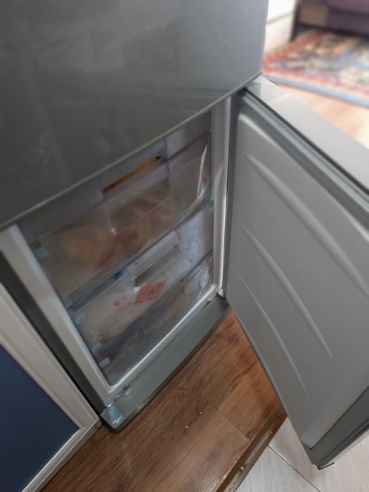 Срочно продам холодильник LG