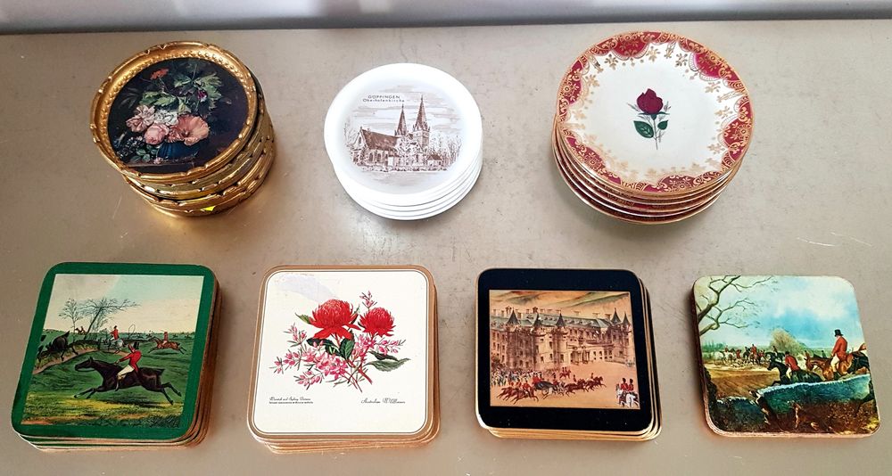 Suporți vechi pentru pahare și căni