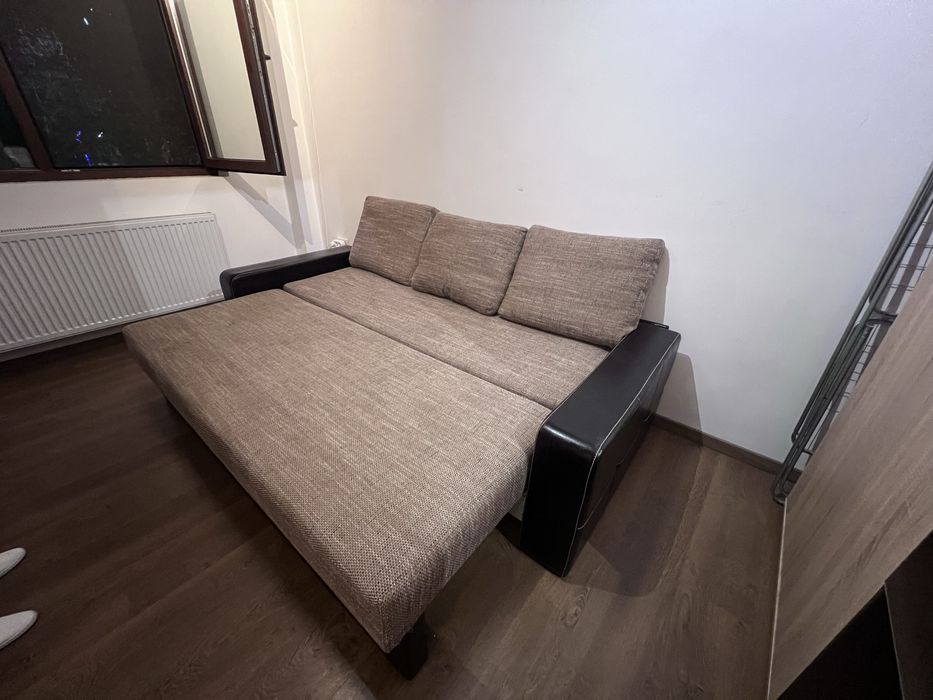OFERTĂ! Canapea extensibilă 2m, cu ladă depozitare + 3 perne – PREȚ NEGOCIABIL!