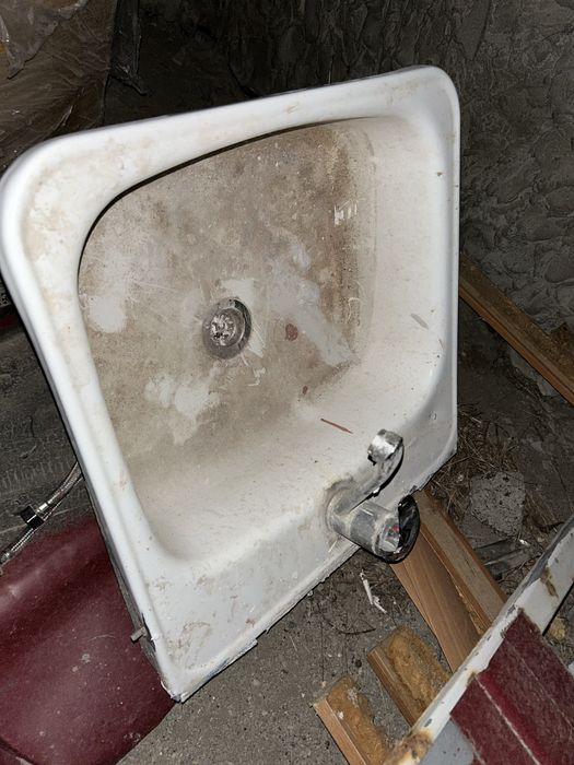 Продам раковину вместе с кронштейнами !