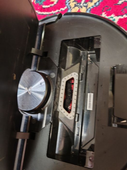 Vînd aspirator Roborock S6 maxV, negru.