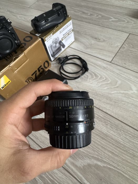 Продам Nikon 750D