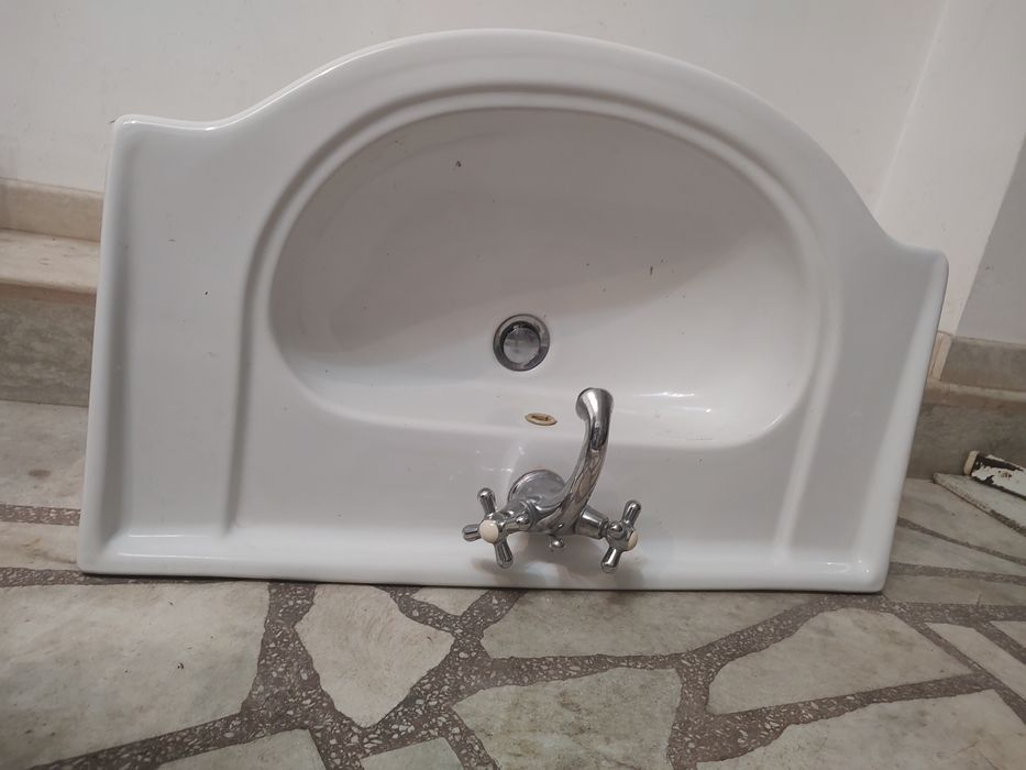 Мивка за баня и смесител