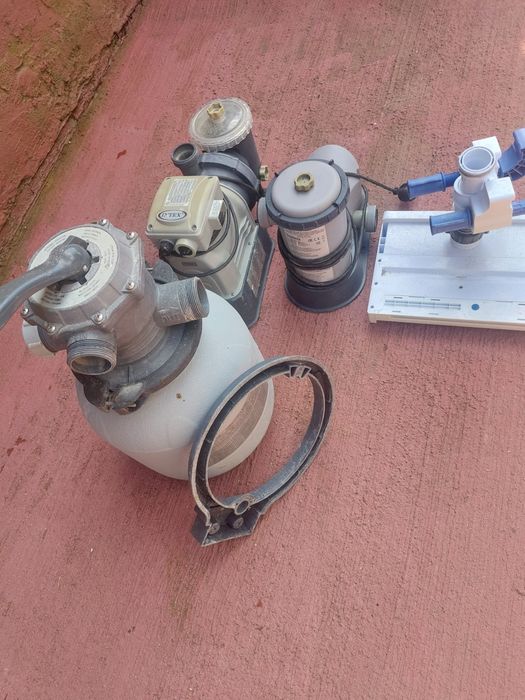 Vind piscină cu cascadă cu 2 pompe folosită o vară