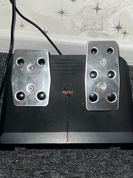 Игровой руль.