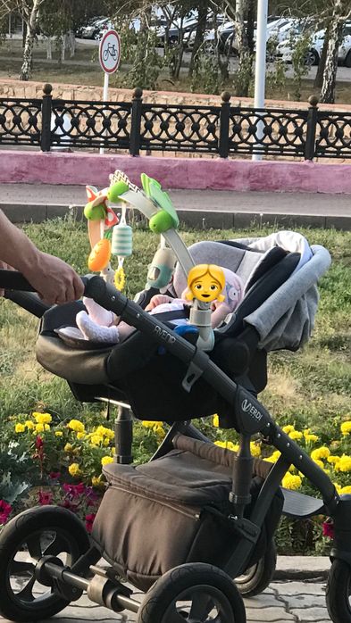 Дуга с игрушками для коляски