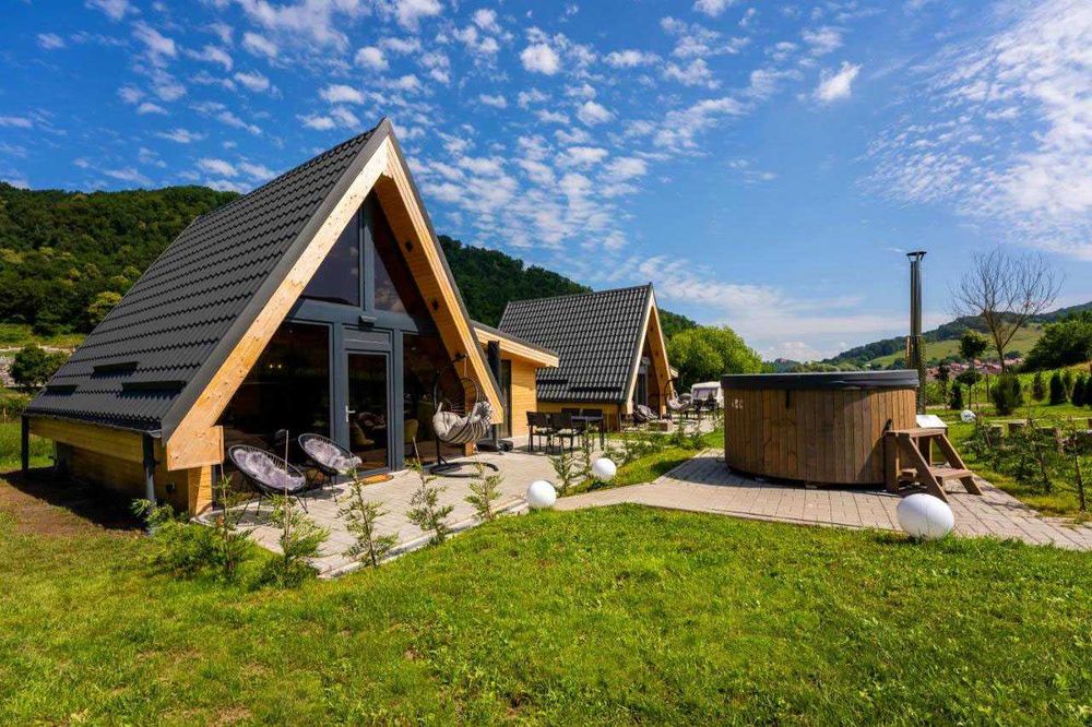 Vand cabane A-Frame din lemn