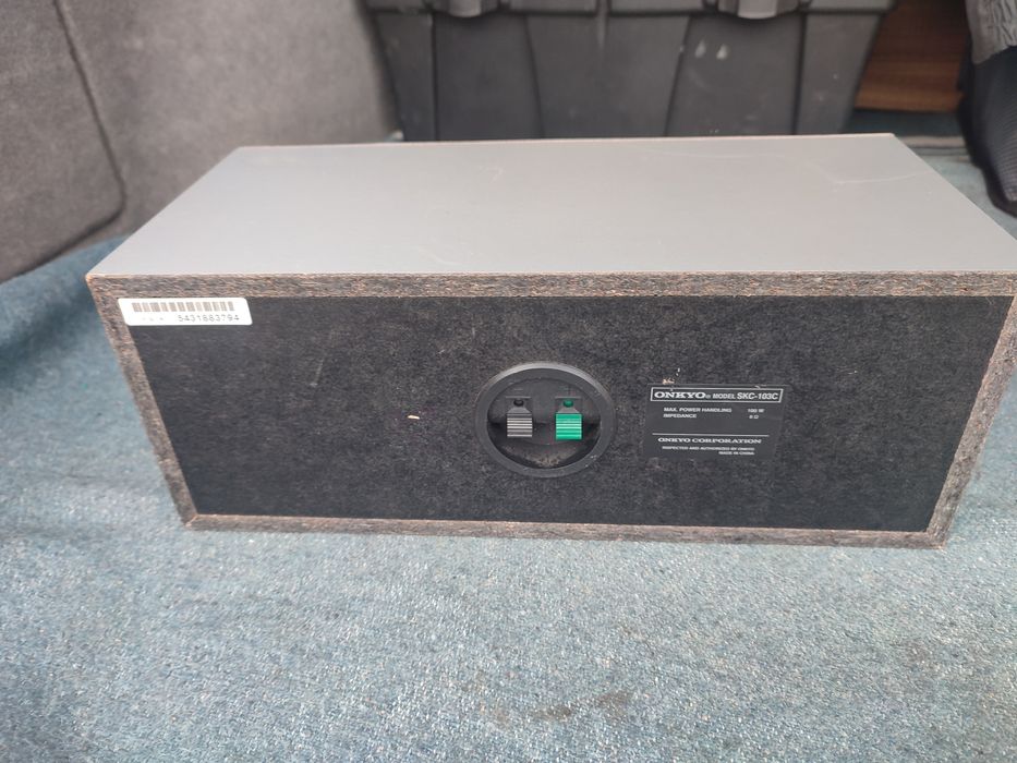 Subwoofer activ Universum și boxa centrala Onkyo