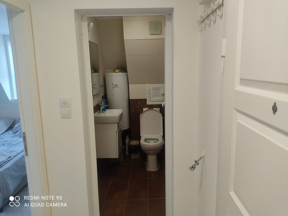 Студио за нощувки с парко място в град Бургас във Възраждане