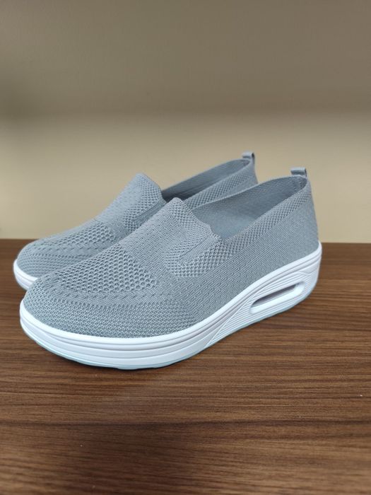 Нови дамски маратонки 38