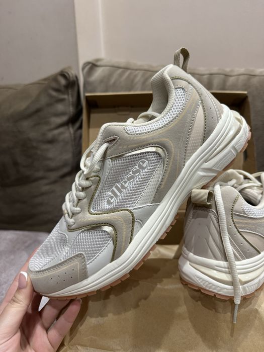 Чисто нови маратонки