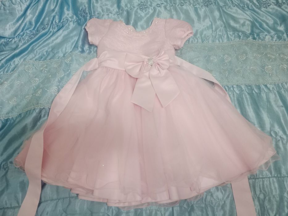 Детские платья продам