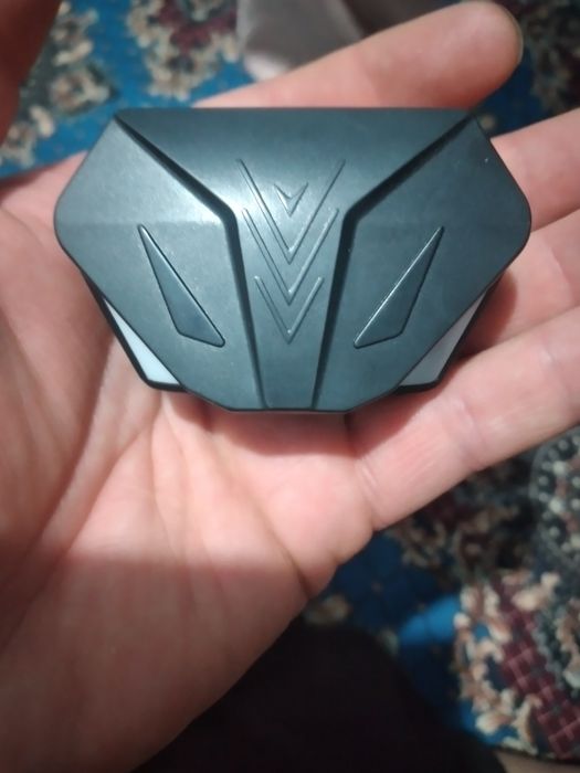 Новый наушники жаңа