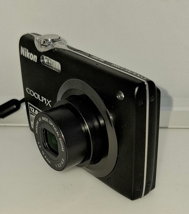 Nikon Coolpix S3000 компактен дигитален фотоапарат
