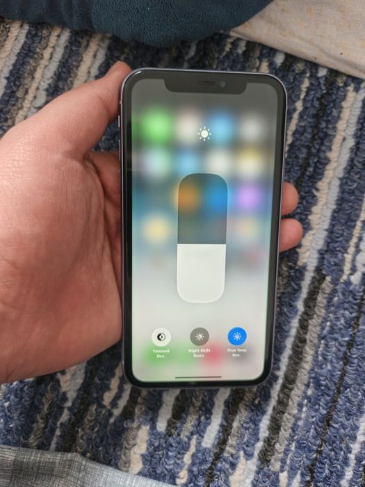 Iphone 11.   128.  70