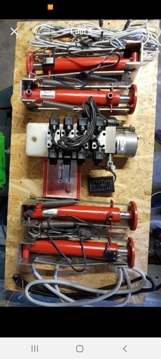 Vând sistem hidraulic Goldschmitt 24V – 6 tone
