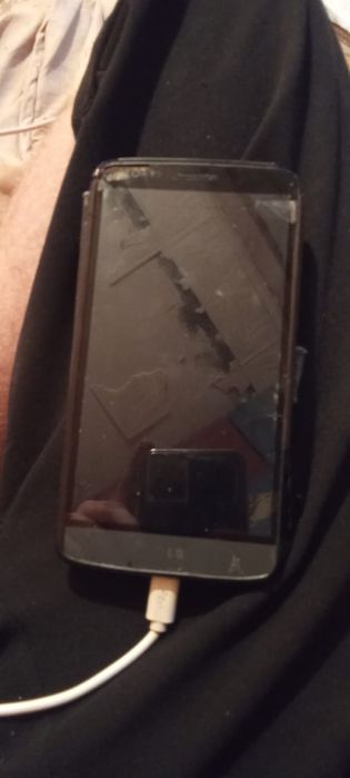 Продам телефон LG