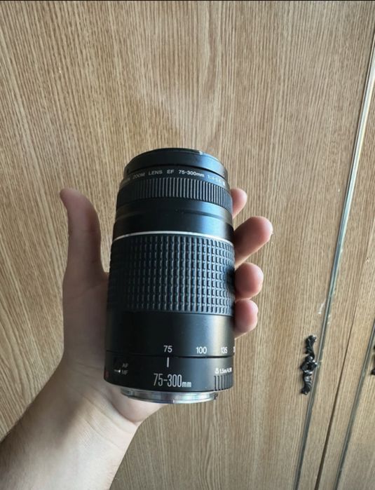 Obiectiv Canon 75-300mm