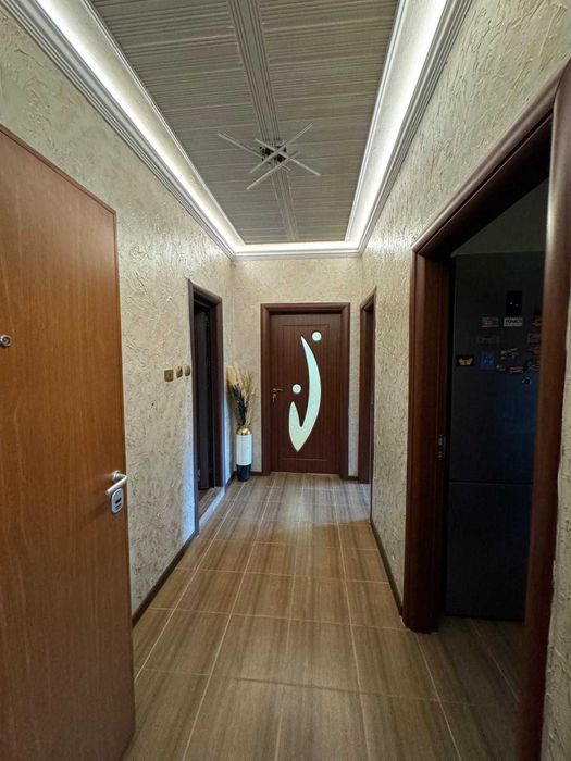 Тристаен Апартамент