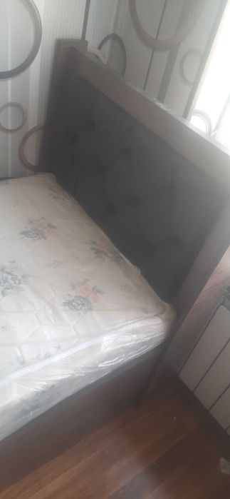 Divan 2 dona matrasi bilan. Ichi ochilib kiyim ubu solsa buladigan