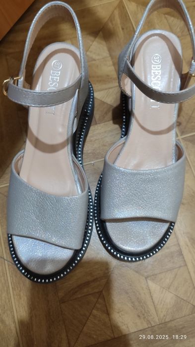 Босоножки Besconti