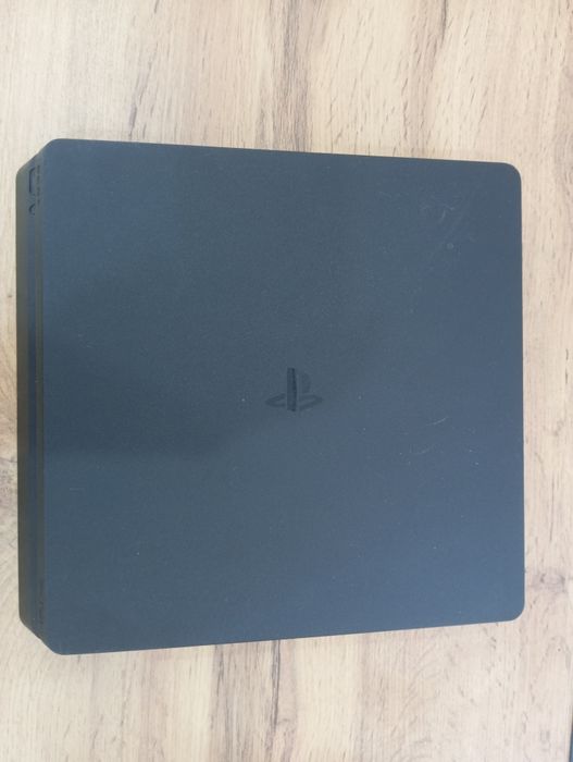 Продам PS 4 Slim Срочно
