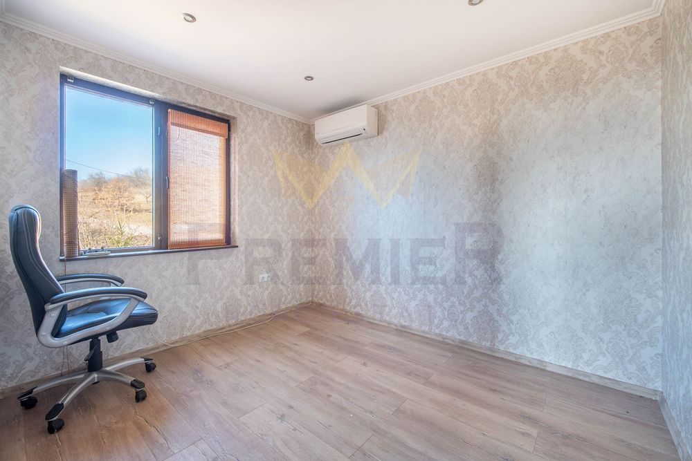 Продава се Къща в Варна, м-т Ментешето - 270 кв.м за 1000 €/кв.м - Снимка #10