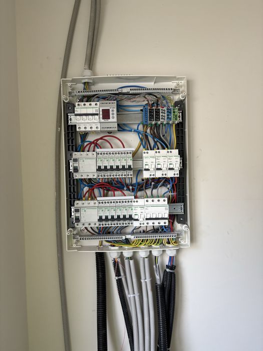 Electrician, Montare camere, fotovoltaice,electrica case,etc.