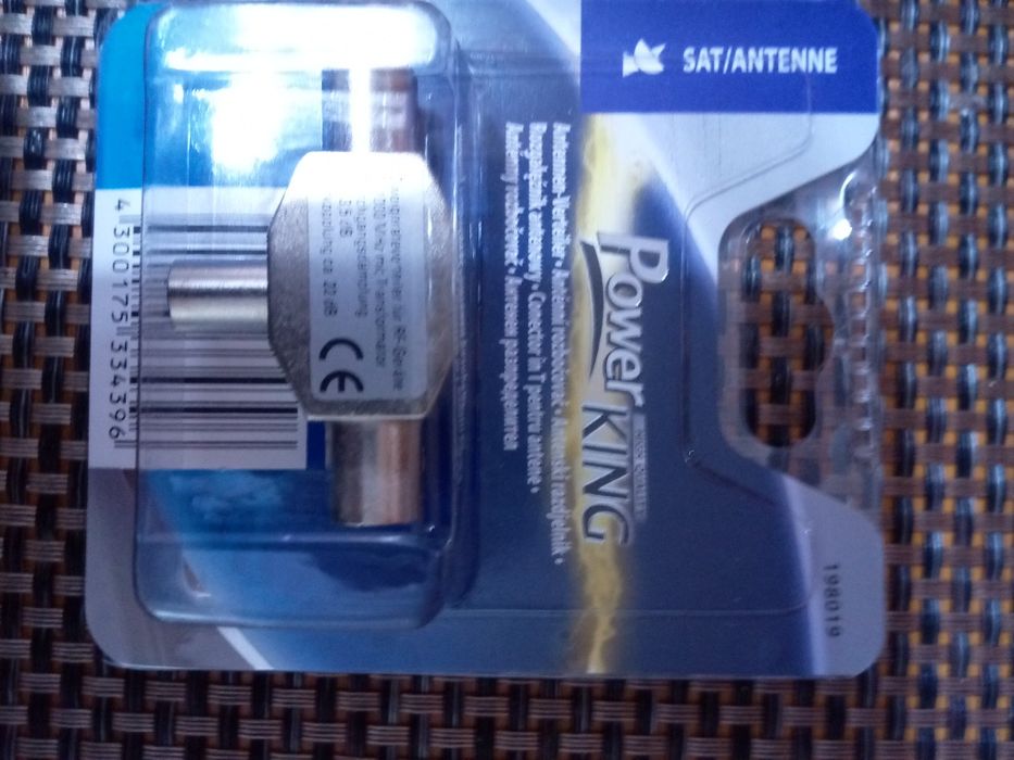 Conector T pentru antena TV