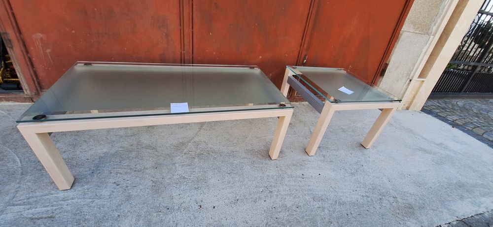 Продават се стъклени маси голяма и малка